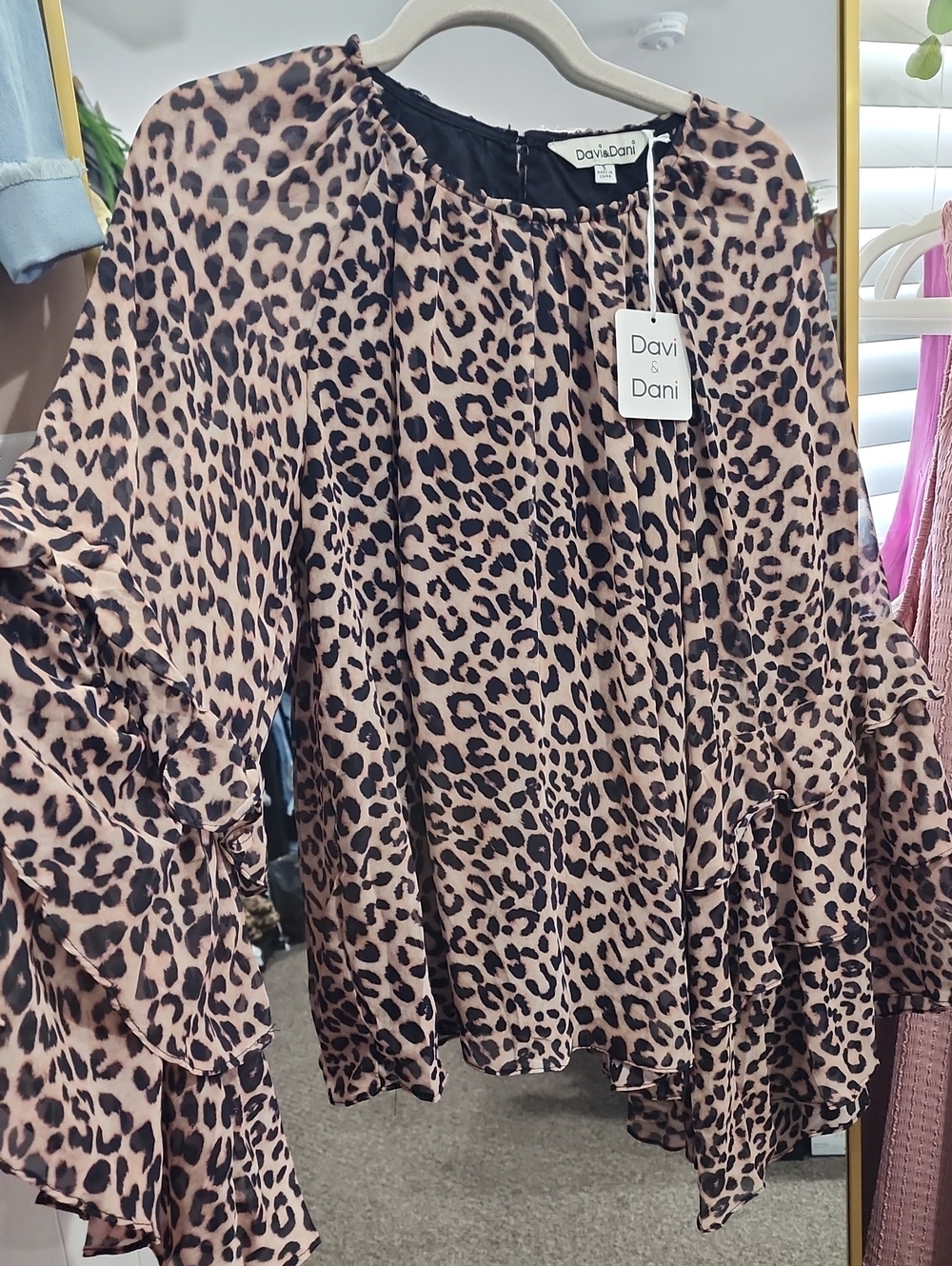 DAVI & DANI Leopard Ruffle Sleeve Blouse in Tan and Black